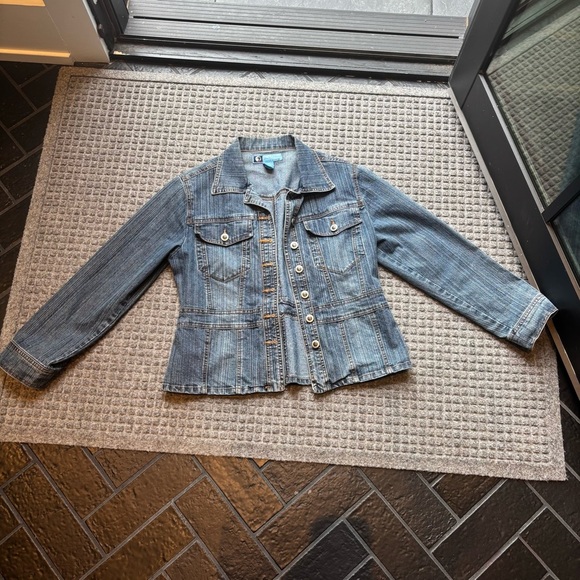 Y2K Duck Head Petite Stretch Denim Jacket – Fitted Boho Style - Picture 3 of 4